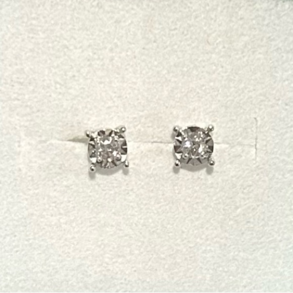 Brand New 100% AUTHENTIC DIAMOND Round Stud Earrings 💎